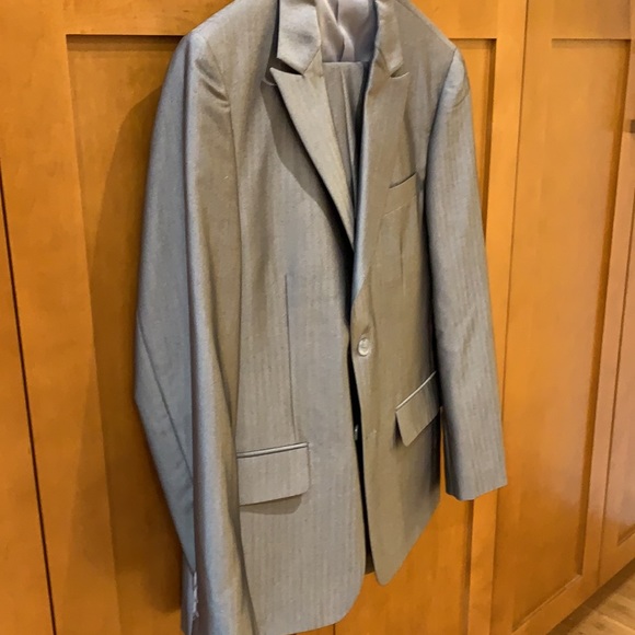 Men’s Le Chateau Premier Class Shiny Slim suit. - Picture 2 of 9